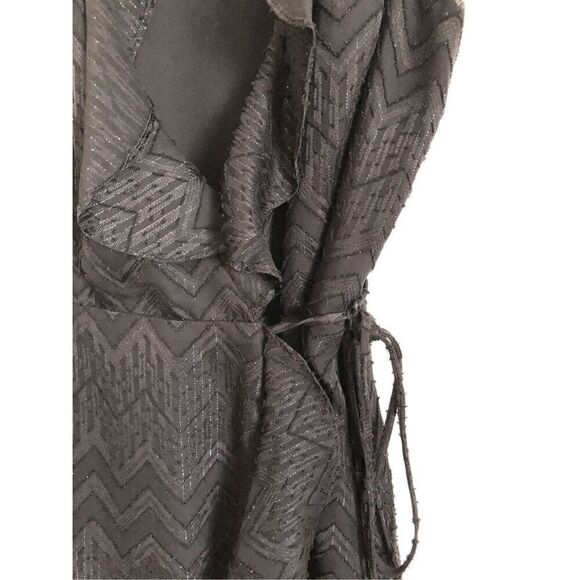 Wayf sleeveless chevron wrap dress size small - Picture 5 of 13